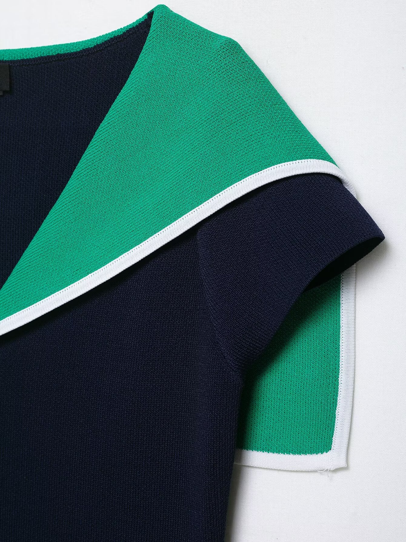 Colorblock Collared Slim Fit Short Knitted Top