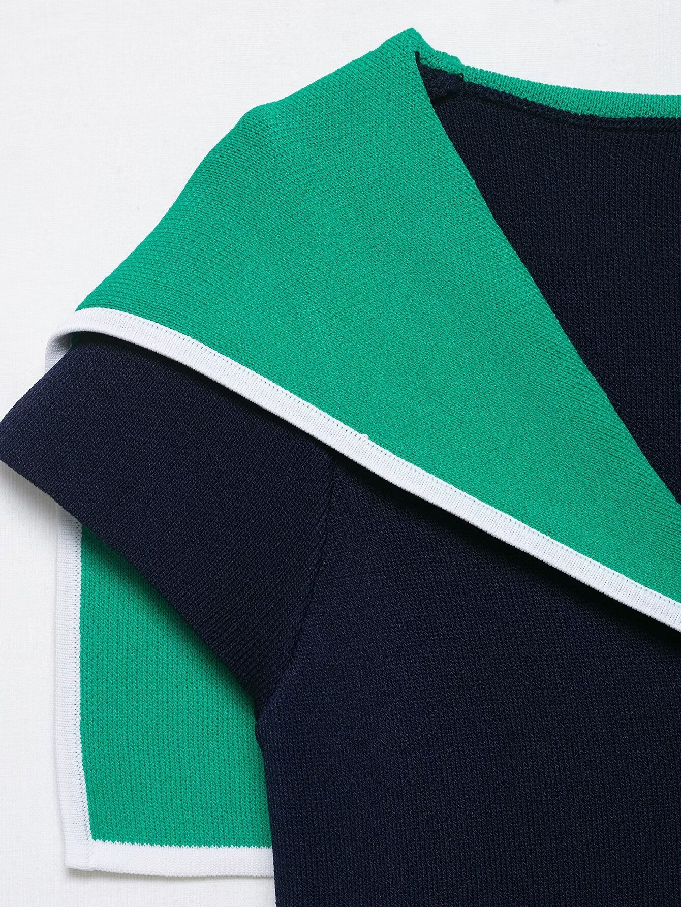 Colorblock Collared Slim Fit Short Knitted Top
