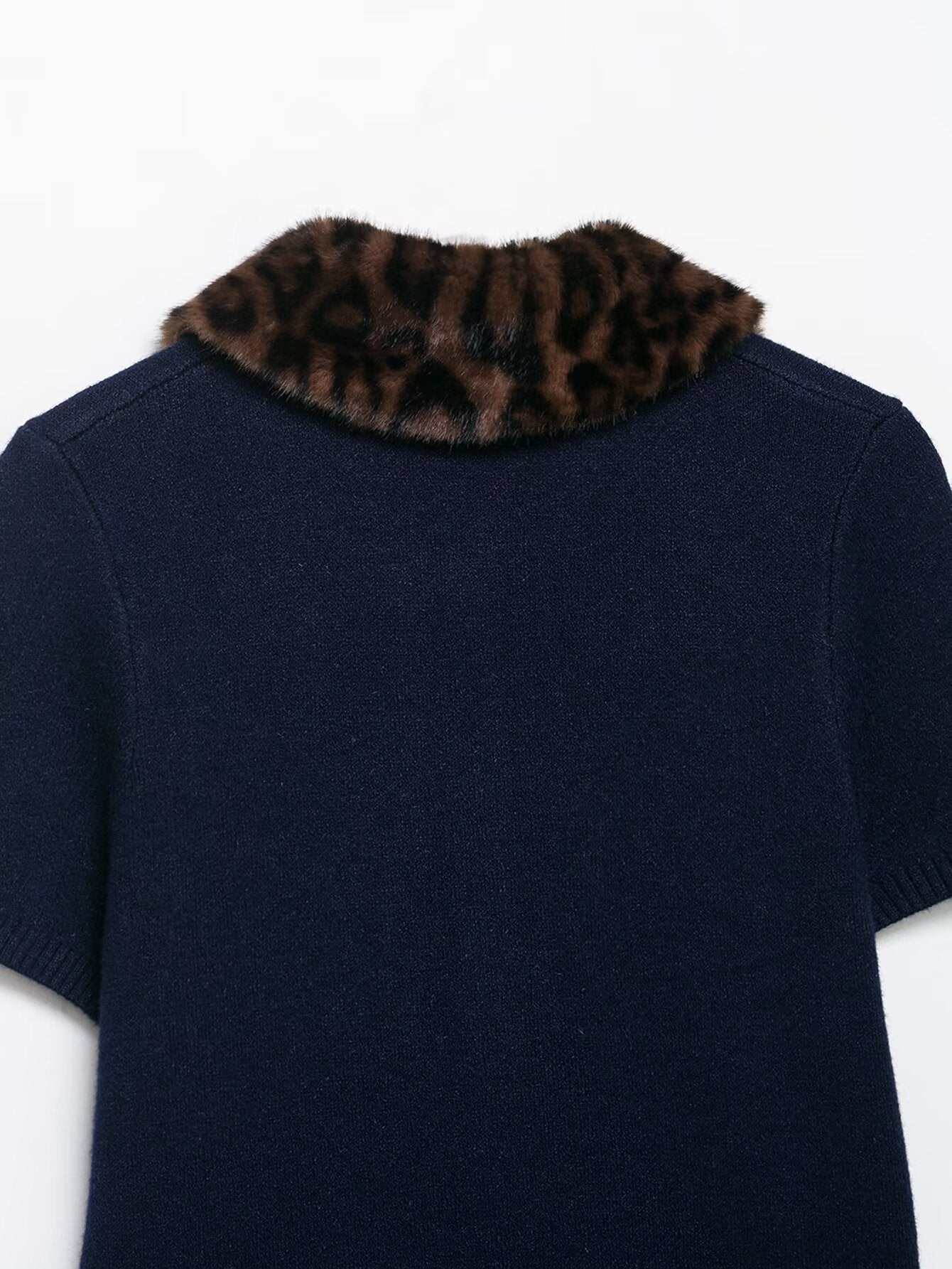 Women Animal Print Neckline Knitted Coat